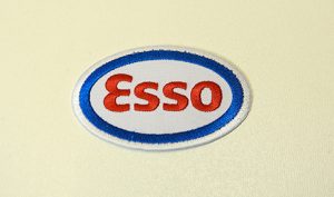 Stofmærke 50x80mm ESSO i den bedste kvalitet med klæber