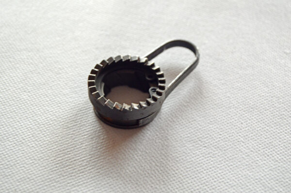 Medbringer med bremsefjeder og seegerring til Puch Maxi 2 gear